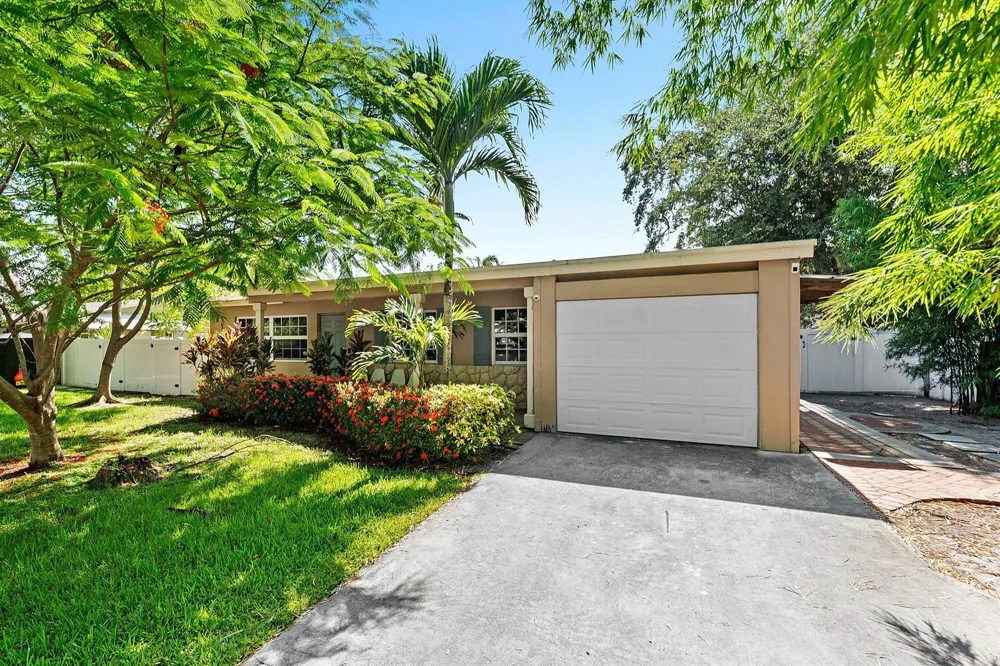 1638 NE 3rd Avenue Delray Beach, FL 33444
