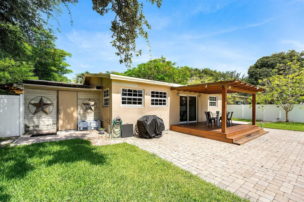 1638 NE 3rd Avenue Delray Beach, FL 33444