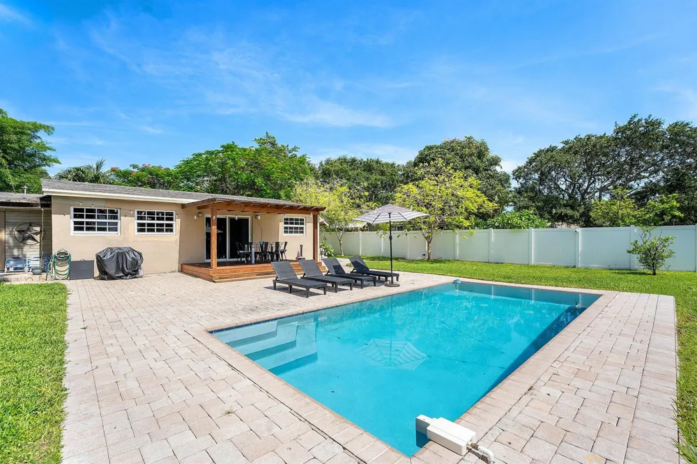 1638 NE 3rd Avenue Delray Beach, FL 33444