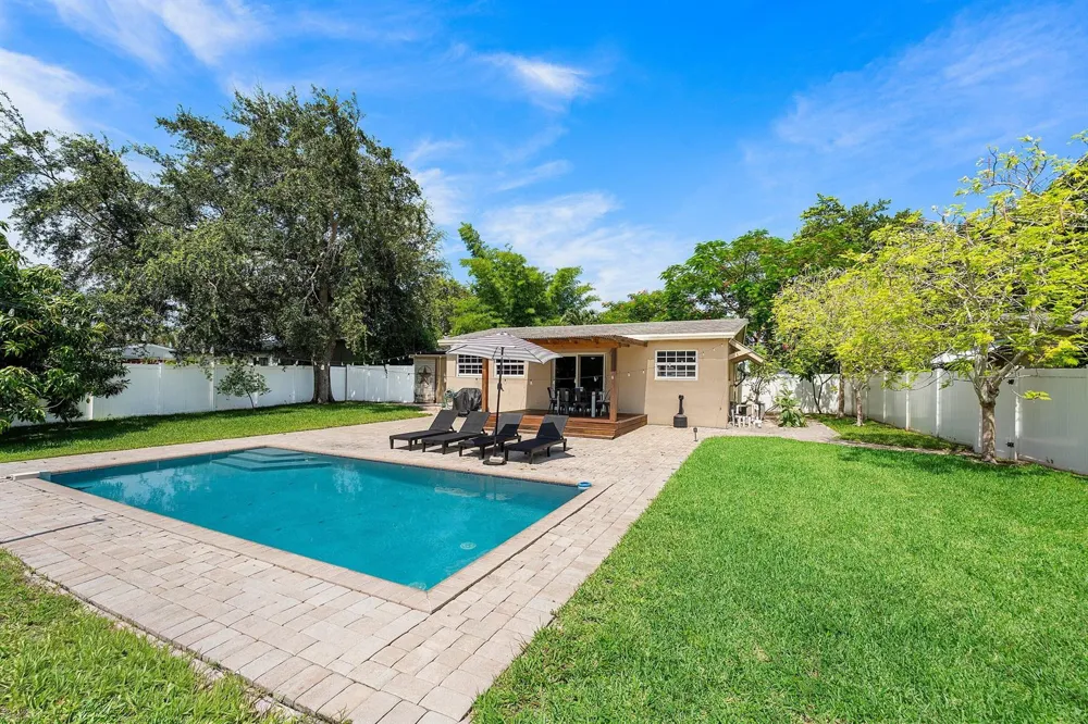 1638 NE 3rd Avenue Delray Beach, FL 33444