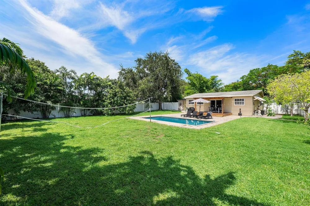 1638 NE 3rd Avenue Delray Beach, FL 33444