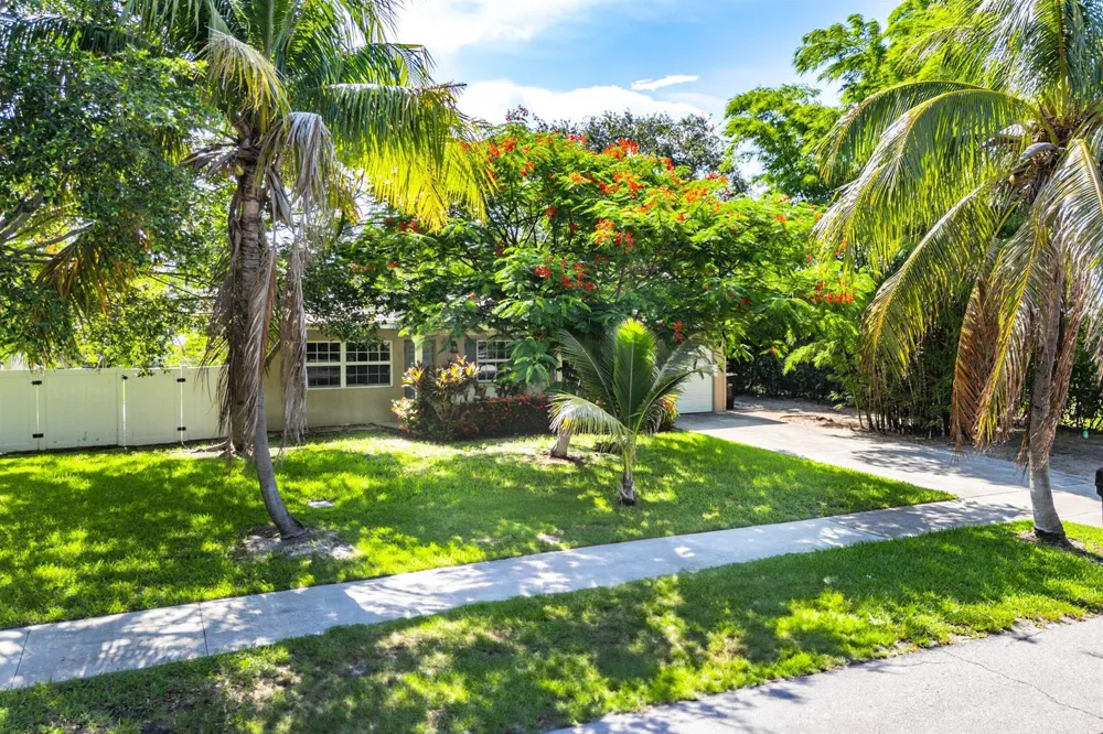 1638 NE 3rd Avenue Delray Beach, FL 33444