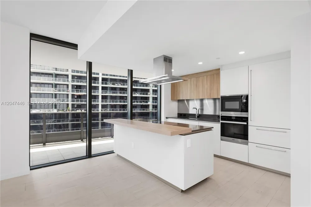 1000 Brickell Plz #4015 Miami, FL 33131