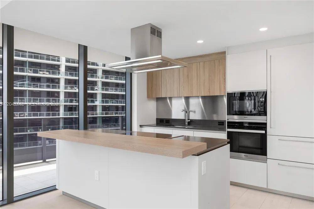 1000 Brickell Plz #4015 Miami, FL 33131