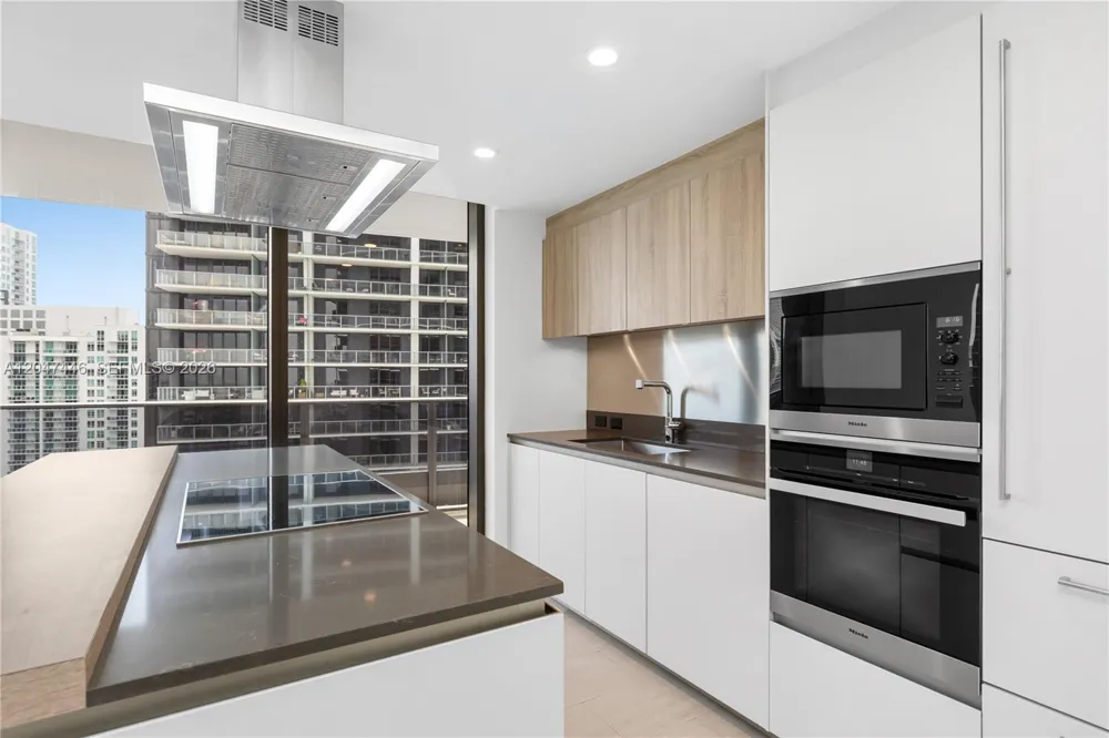 1000 Brickell Plz #4015 Miami, FL 33131