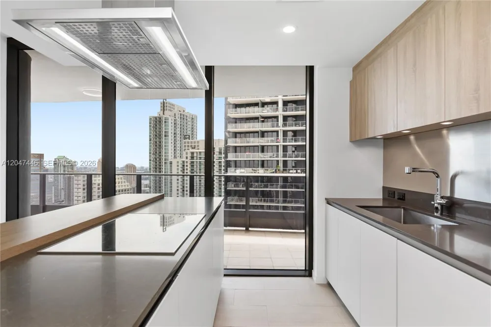 1000 Brickell Plz #4015 Miami, FL 33131