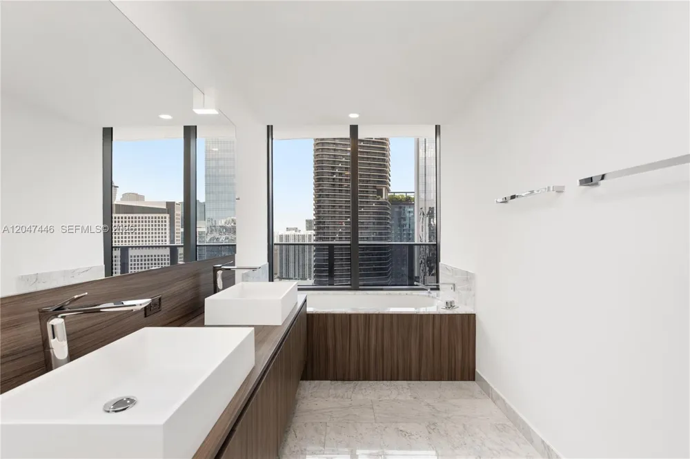 1000 Brickell Plz #4015 Miami, FL 33131