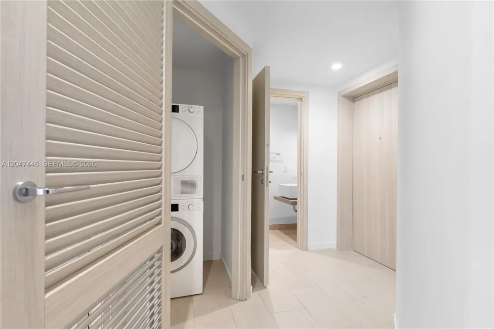 1000 Brickell Plz #4015 Miami, FL 33131
