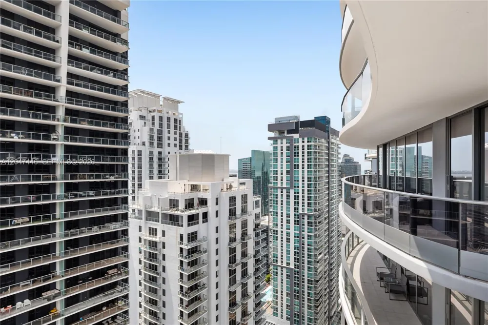 1000 Brickell Plz #4015 Miami, FL 33131