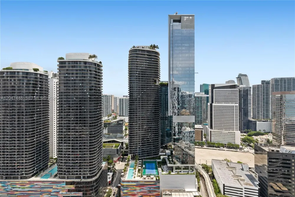 1000 Brickell Plz #4015 Miami, FL 33131