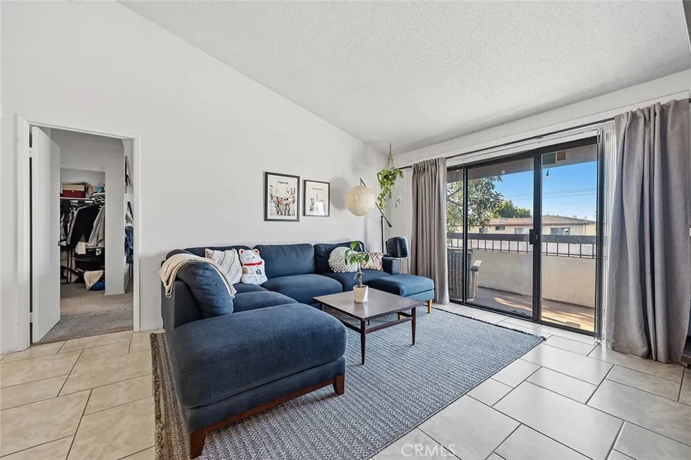 8561 Meadow Brook #205 Garden Grove, CA 92844