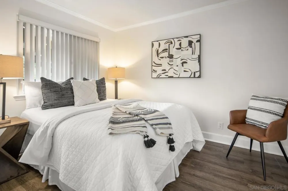 8581 Villa La Jolla Dr La Jolla, CA 92037