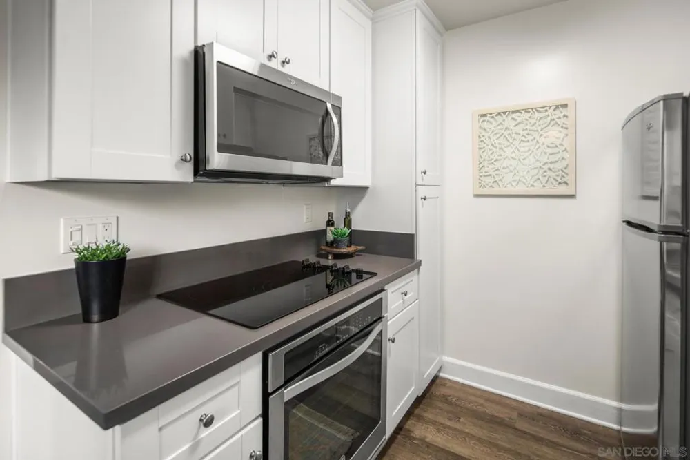 8581 Villa La Jolla Dr La Jolla, CA 92037