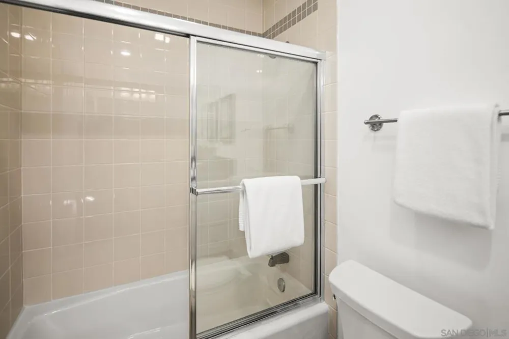 8581 Villa La Jolla Dr La Jolla, CA 92037
