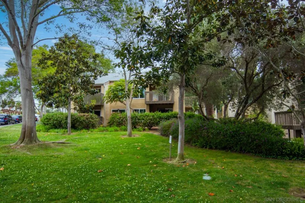 8581 Villa La Jolla Dr La Jolla, CA 92037