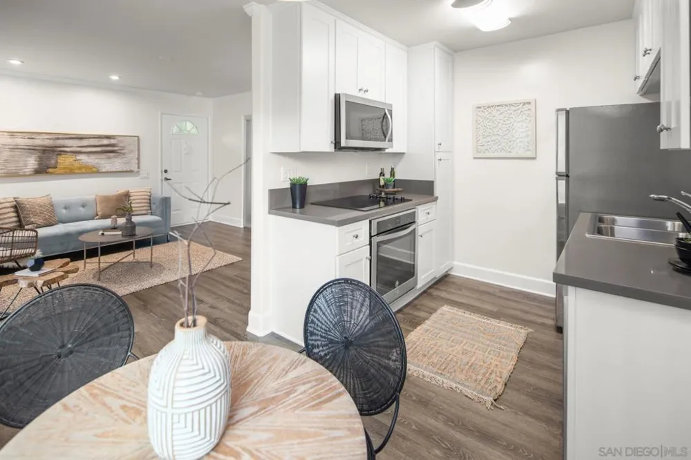 8581 Villa La Jolla Dr La Jolla, CA 92037