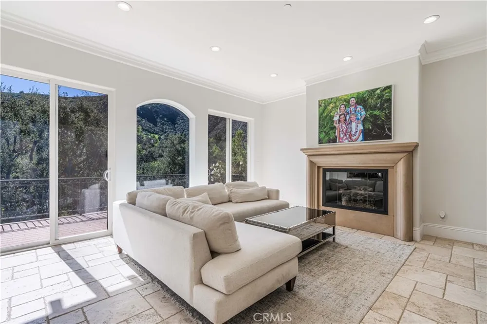 11 Baymare Bell Canyon, CA 91307