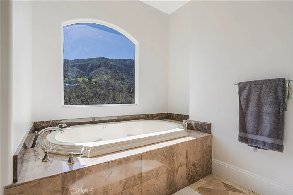 11 Baymare Bell Canyon, CA 91307