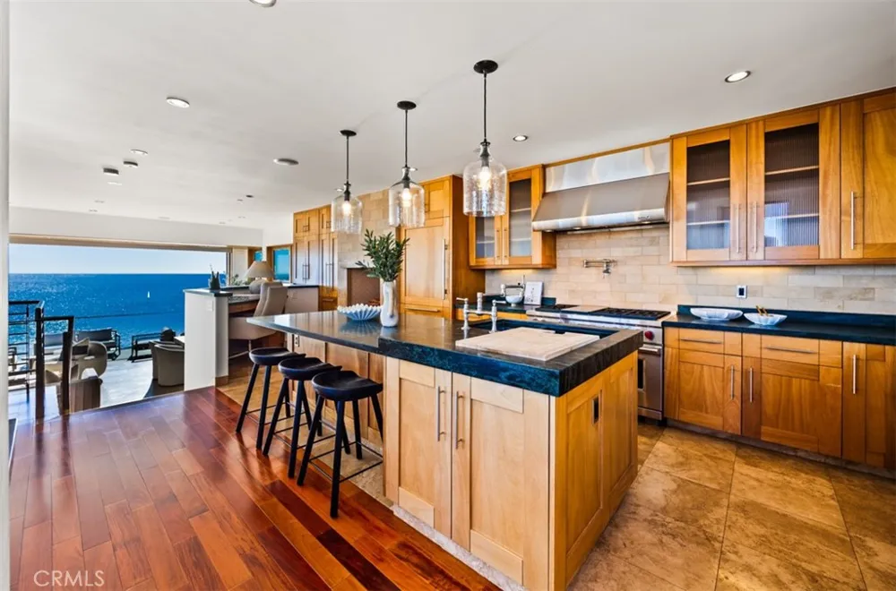 2615 Victoria Laguna Beach, CA 92651