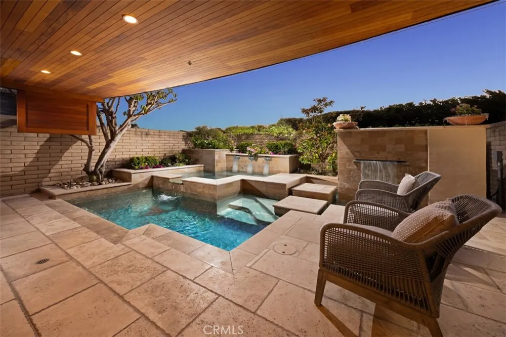 2615 Victoria Laguna Beach, CA 92651