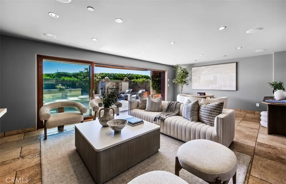 2615 Victoria Laguna Beach, CA 92651