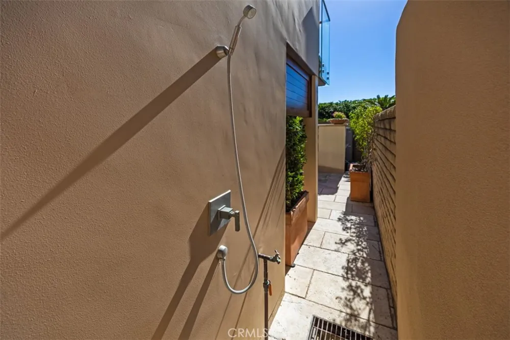 2615 Victoria Laguna Beach, CA 92651