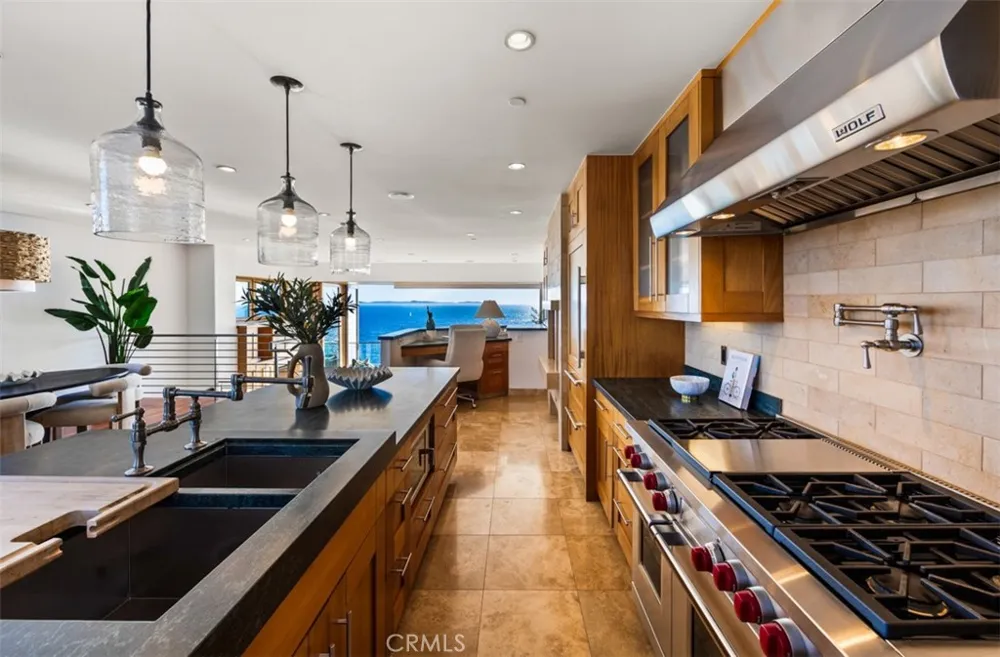 2615 Victoria Laguna Beach, CA 92651