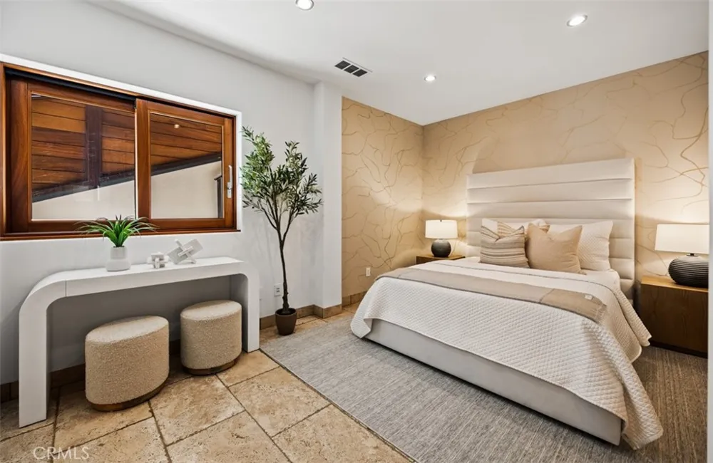 2615 Victoria Laguna Beach, CA 92651