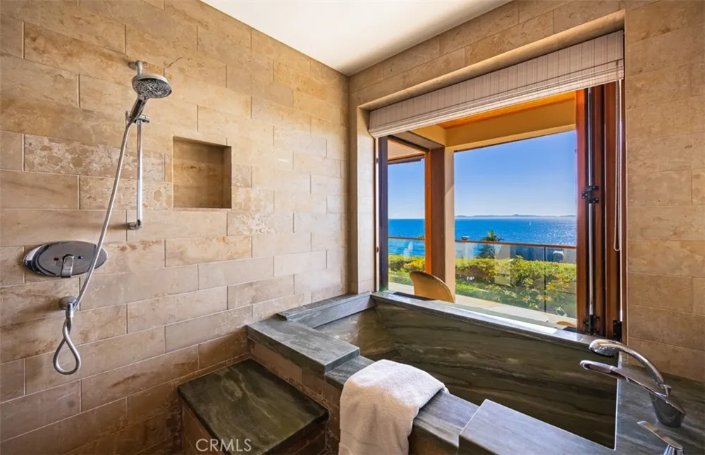 2615 Victoria Laguna Beach, CA 92651