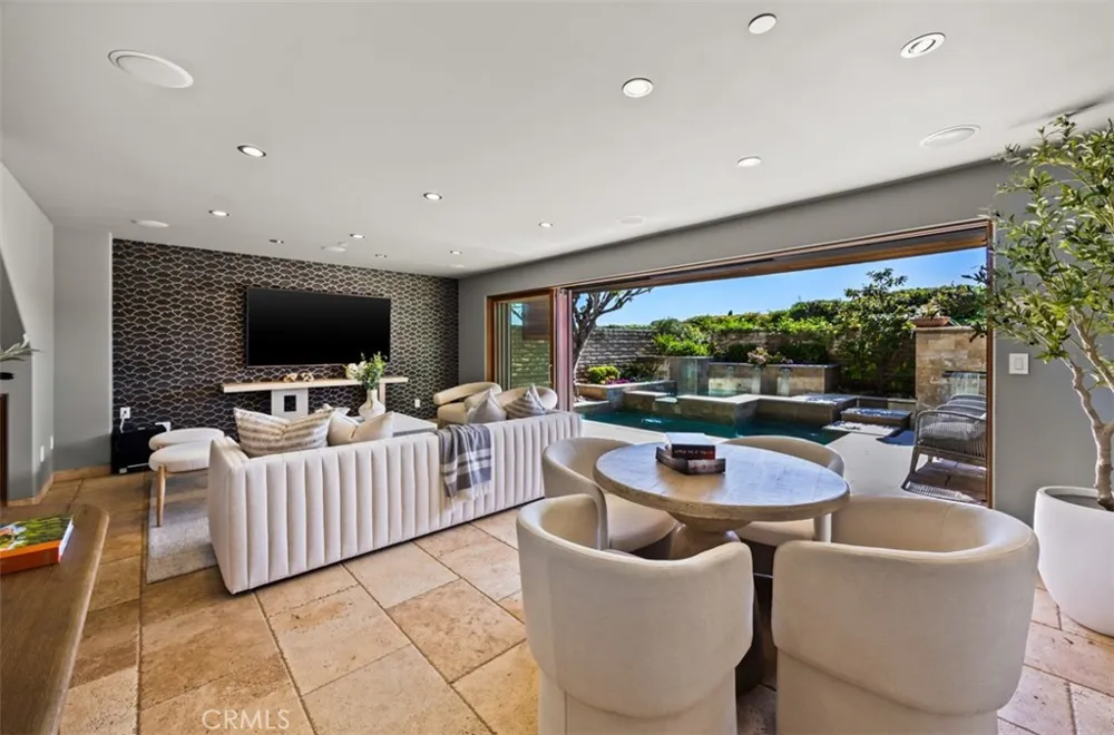 2615 Victoria Laguna Beach, CA 92651