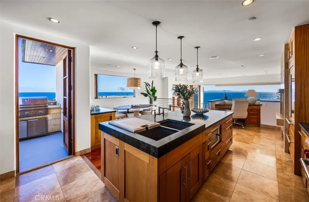 2615 Victoria Laguna Beach, CA 92651