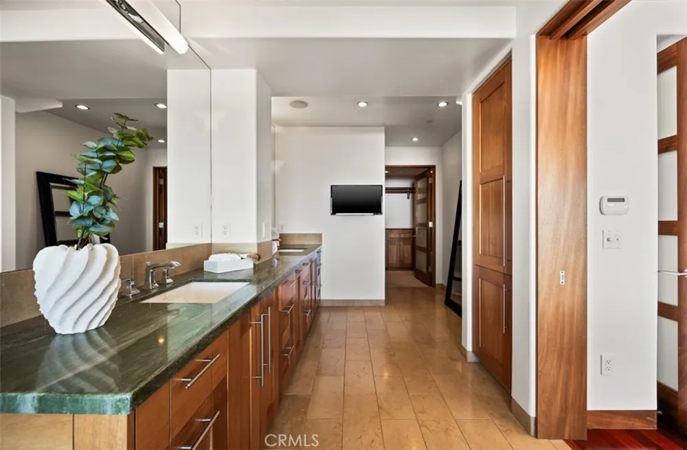 2615 Victoria Laguna Beach, CA 92651