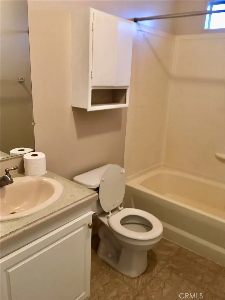 14121 Lakota Apple Valley, CA 92307