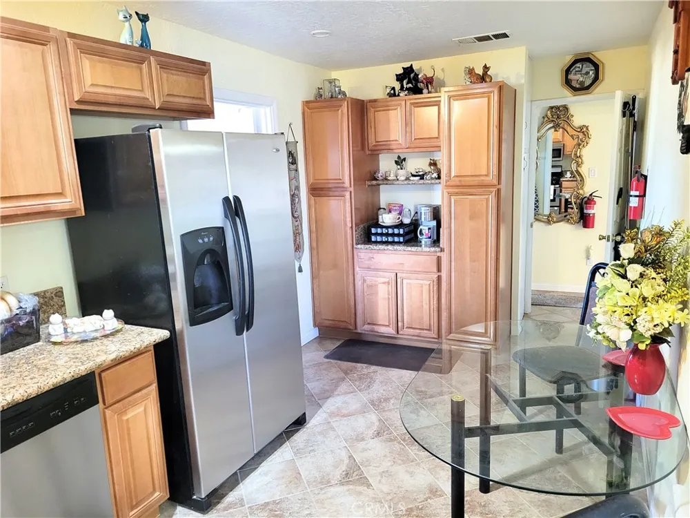 14121 Lakota Apple Valley, CA 92307