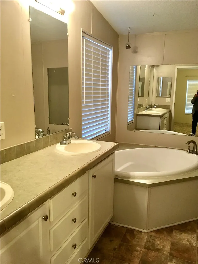 14121 Lakota Apple Valley, CA 92307