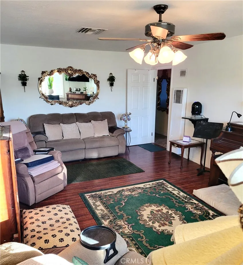14121 Lakota Apple Valley, CA 92307