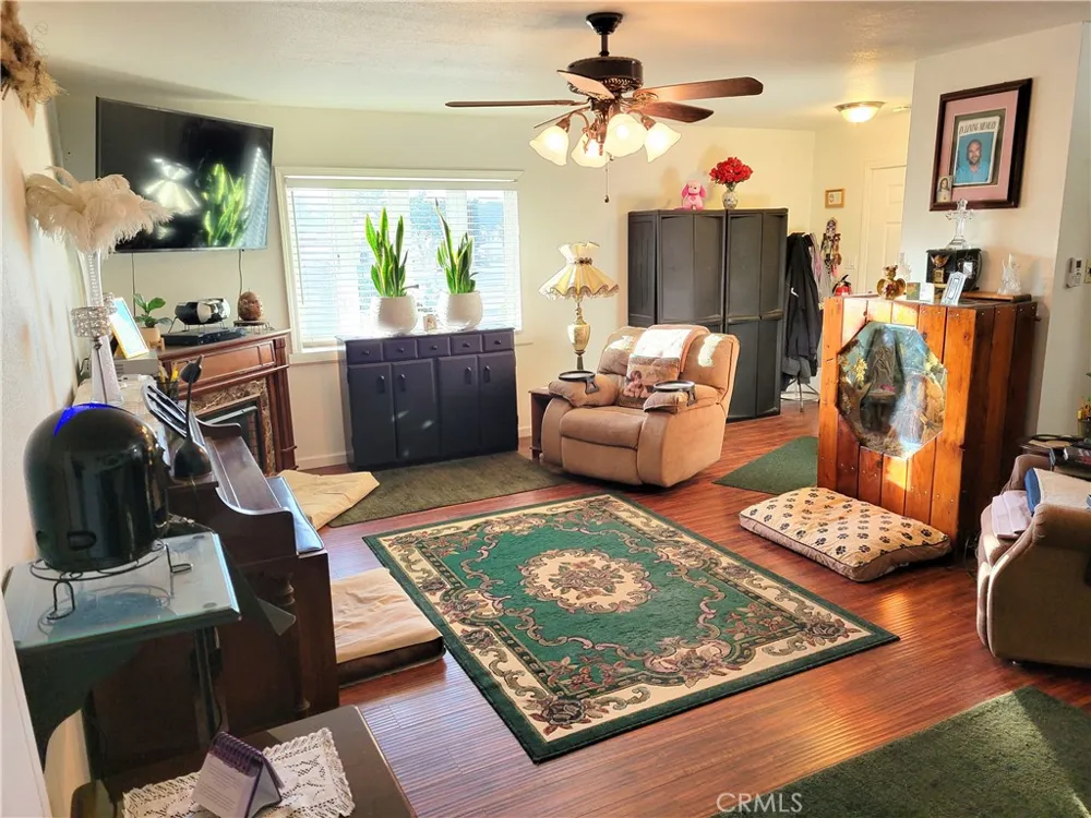 14121 Lakota Apple Valley, CA 92307