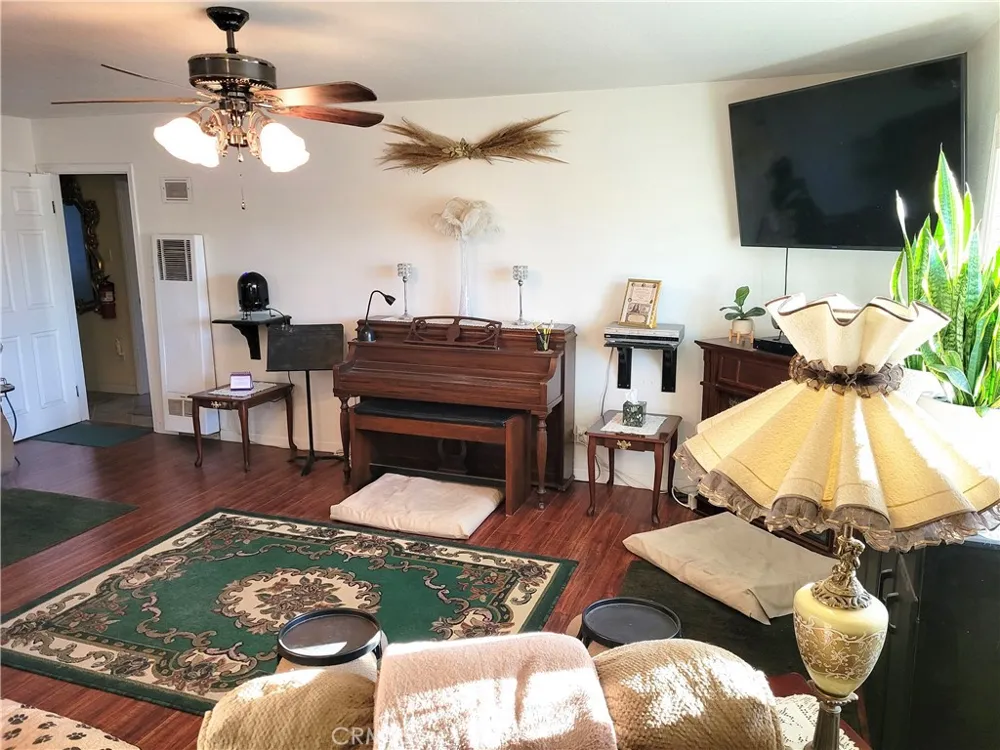 14121 Lakota Apple Valley, CA 92307