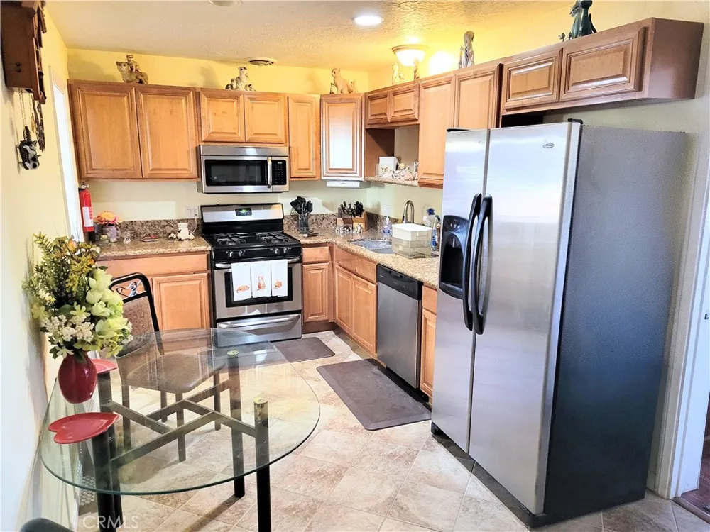 14121 Lakota Apple Valley, CA 92307