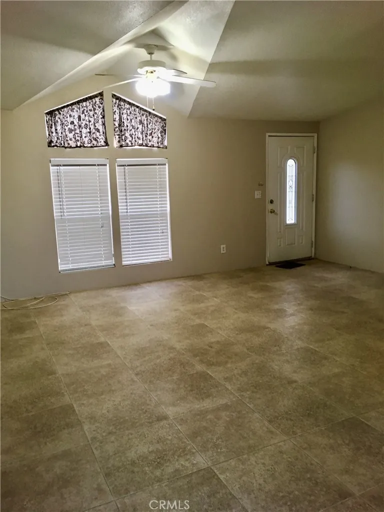 14121 Lakota Apple Valley, CA 92307