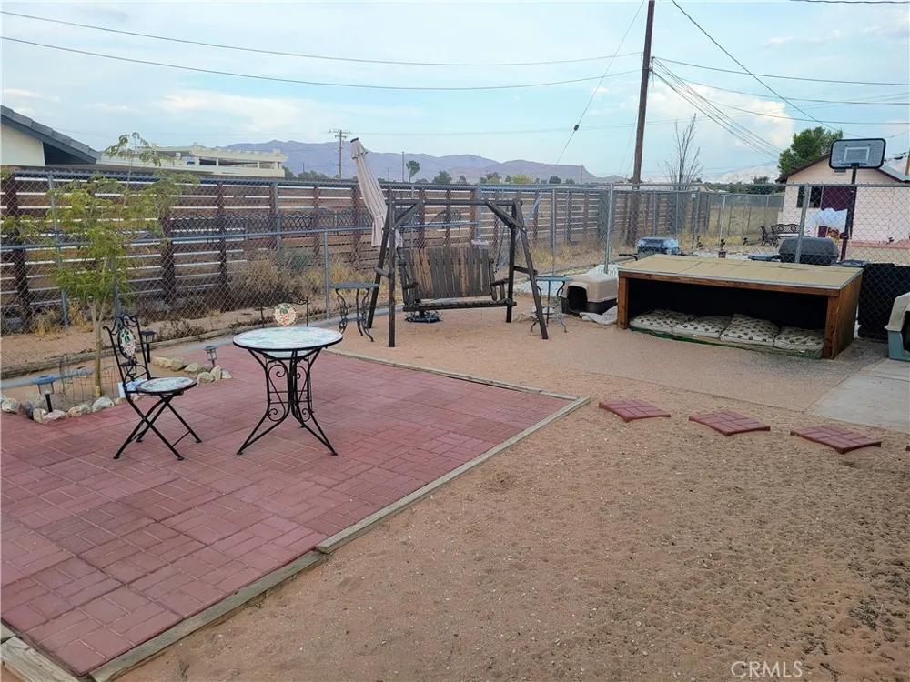 14121 Lakota Apple Valley, CA 92307
