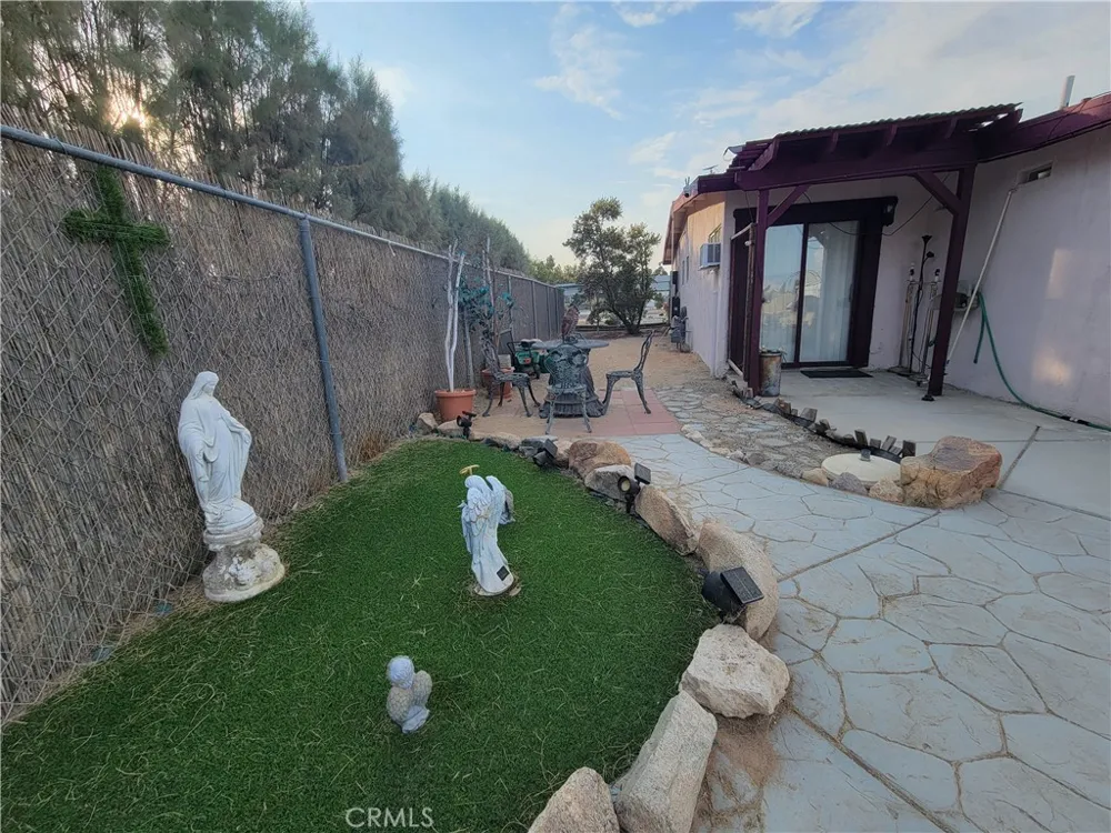 14121 Lakota Apple Valley, CA 92307