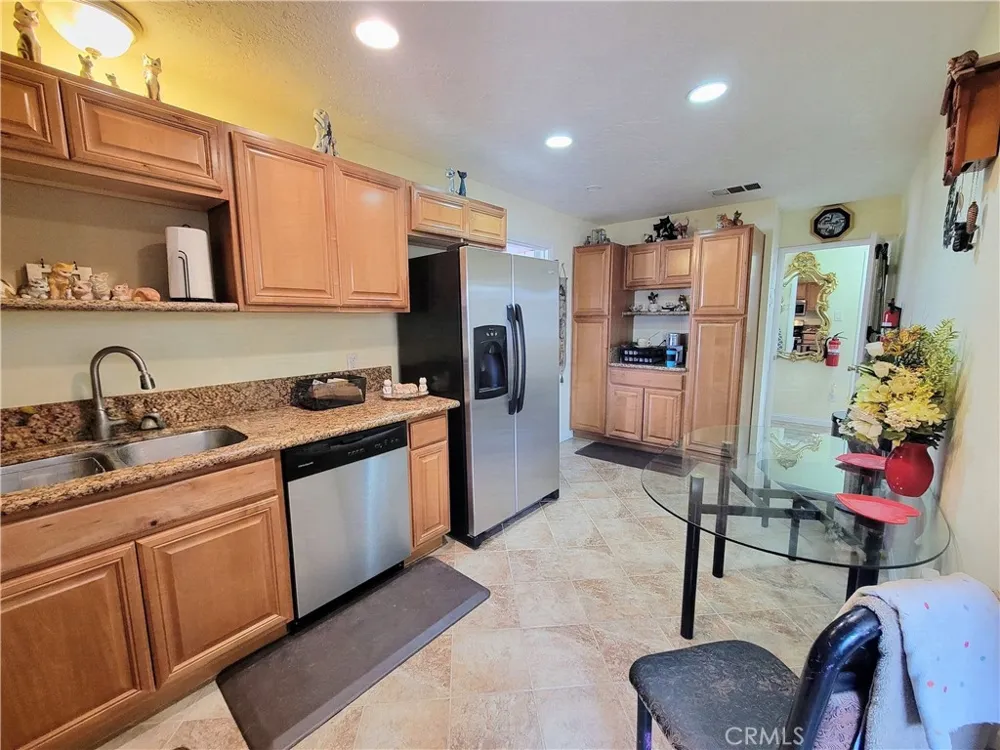 14121 Lakota Apple Valley, CA 92307