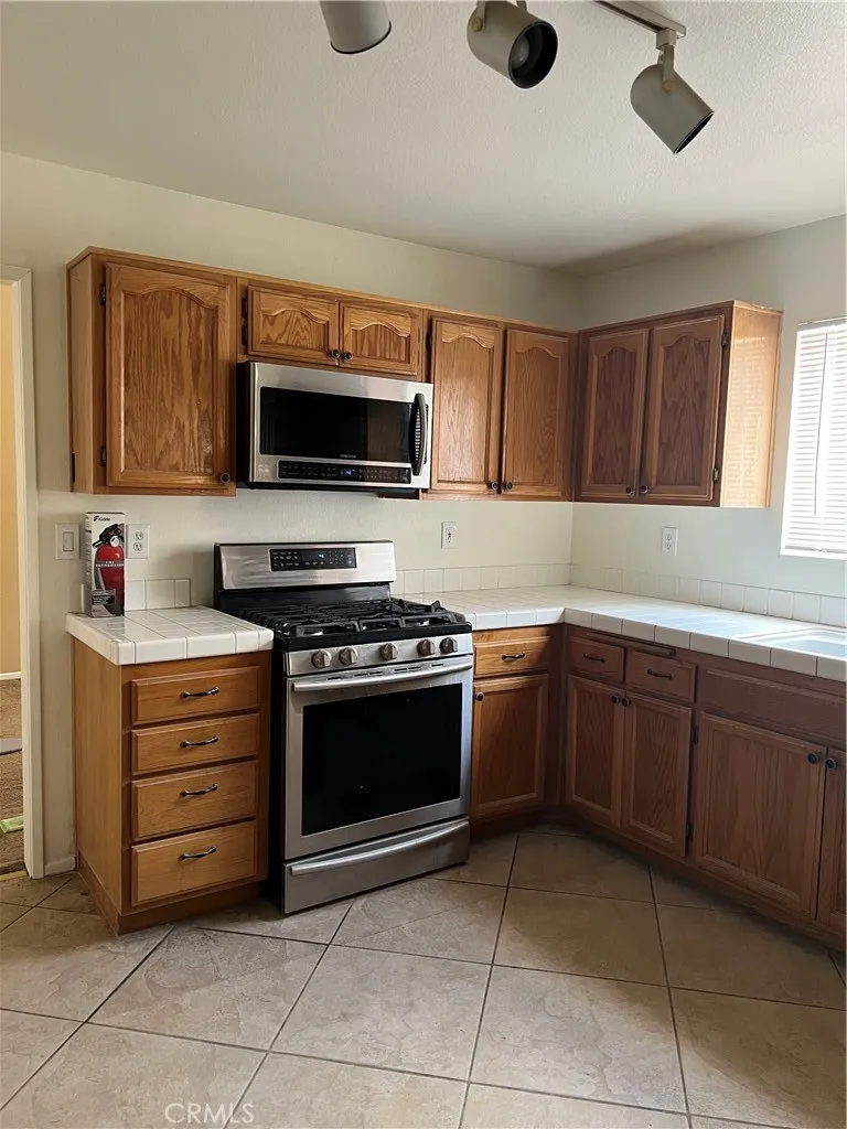 15375 Fremont Drive Adelanto, CA 92301