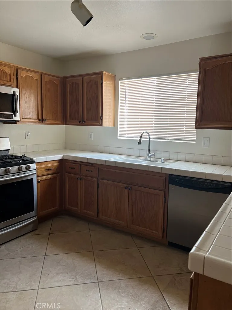 15375 Fremont Drive Adelanto, CA 92301