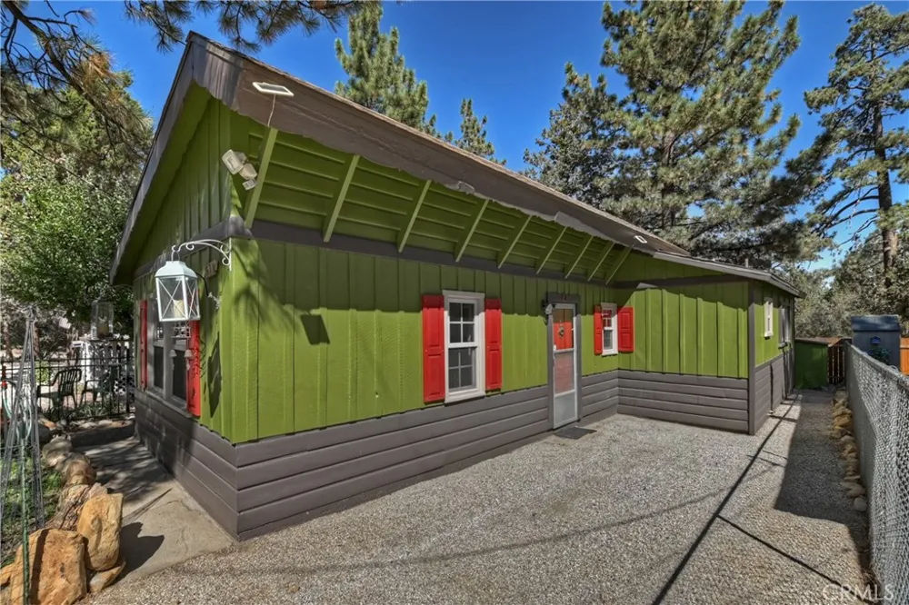571 Pine Lane Sugarloaf, CA 92386