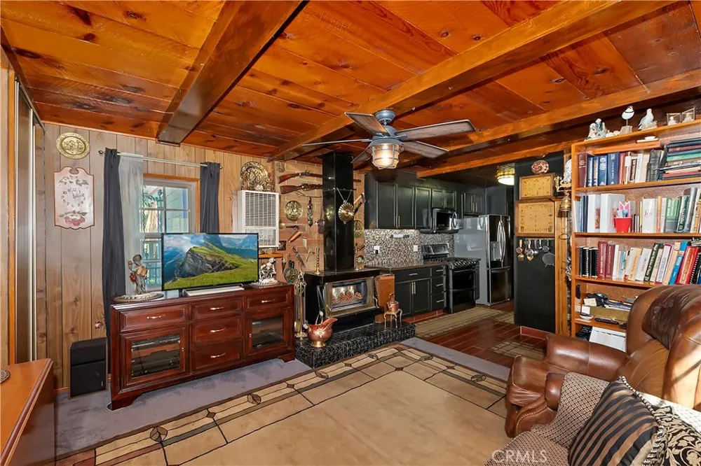 571 Pine Lane Sugarloaf, CA 92386