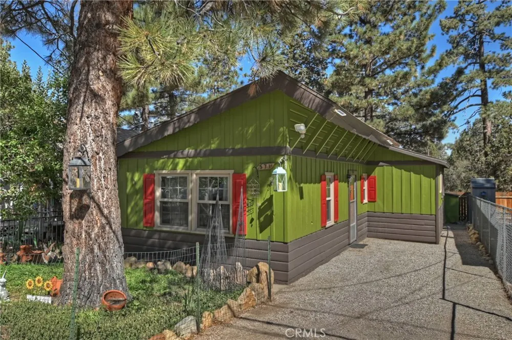 571 Pine Lane Sugarloaf, CA 92386