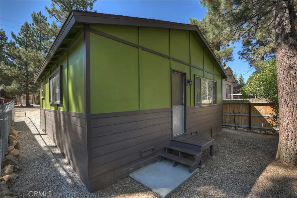 571 Pine Lane Sugarloaf, CA 92386