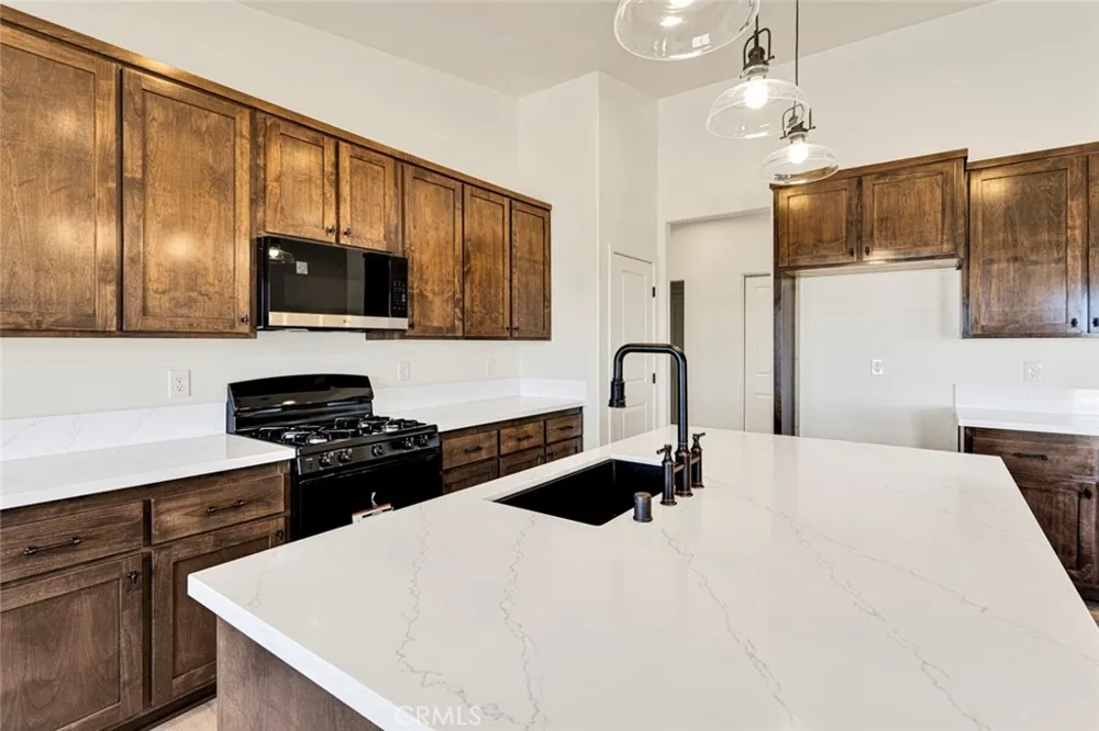 9210 Marco Road Phelan, CA 92371
